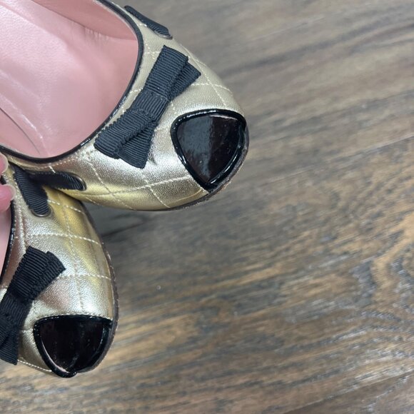 MARC JACOBS Retro Metallic Gold Quilted Peep Toe Heels - Sz 37.5 (7.5 US) - Picture 4 of 10